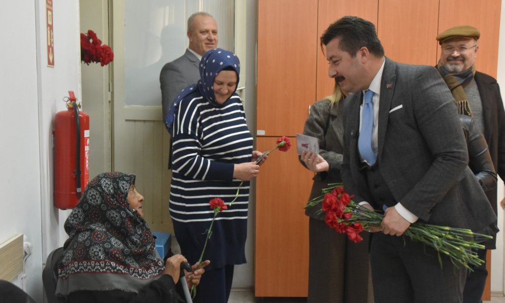 BAŞKAN ERCAN ÖZEL: TOPLUMUN GÜCÜ KADINLARIN GÜCÜYLE ÖLÇÜLÜR